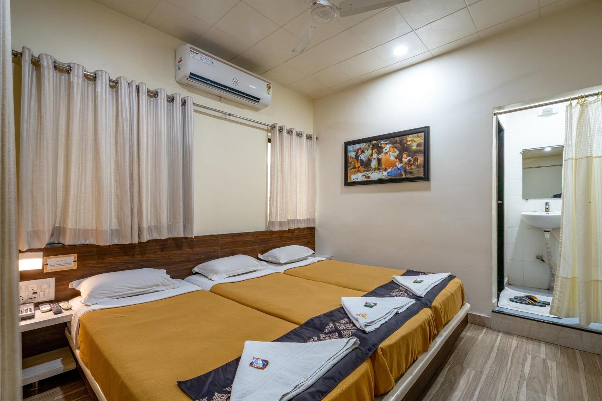 Hotel Darshan Executive Tuljapur Екстер'єр фото