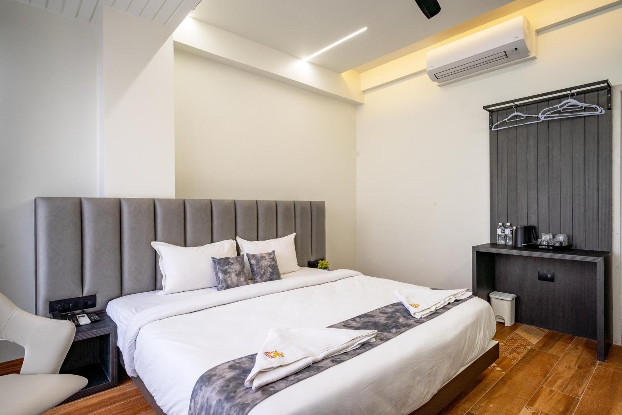 Hotel Darshan Executive Tuljapur Екстер'єр фото