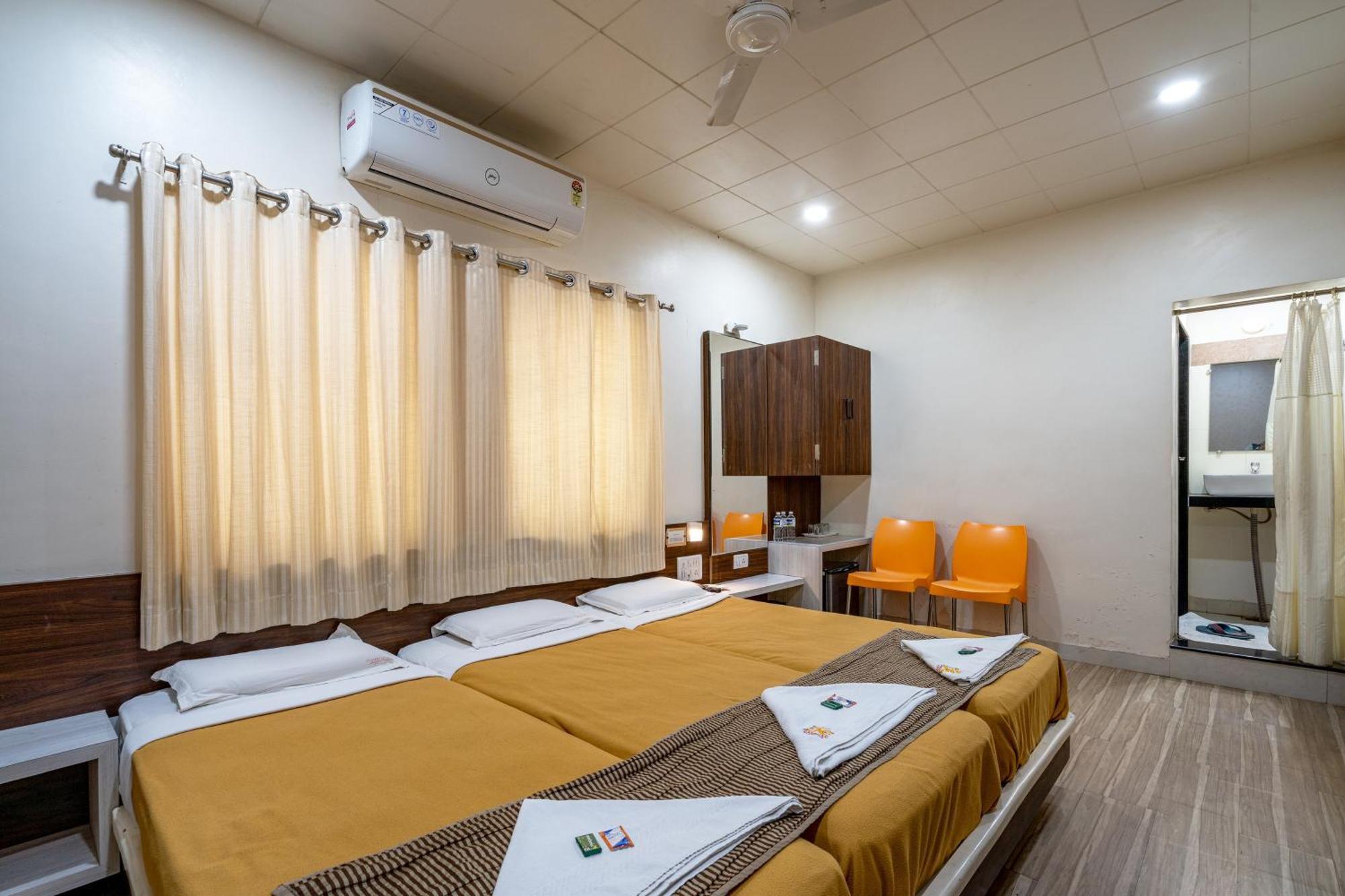 Hotel Darshan Executive Tuljapur Екстер'єр фото