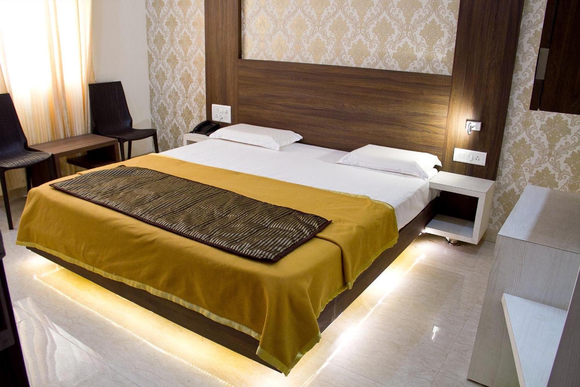 Hotel Darshan Executive Tuljapur Екстер'єр фото
