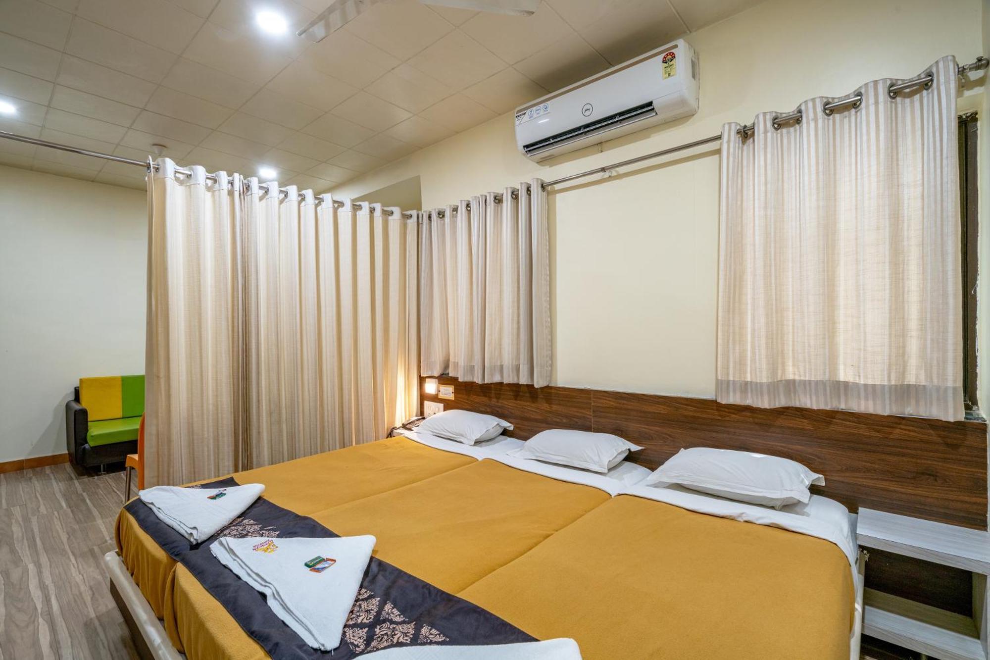 Hotel Darshan Executive Tuljapur Екстер'єр фото
