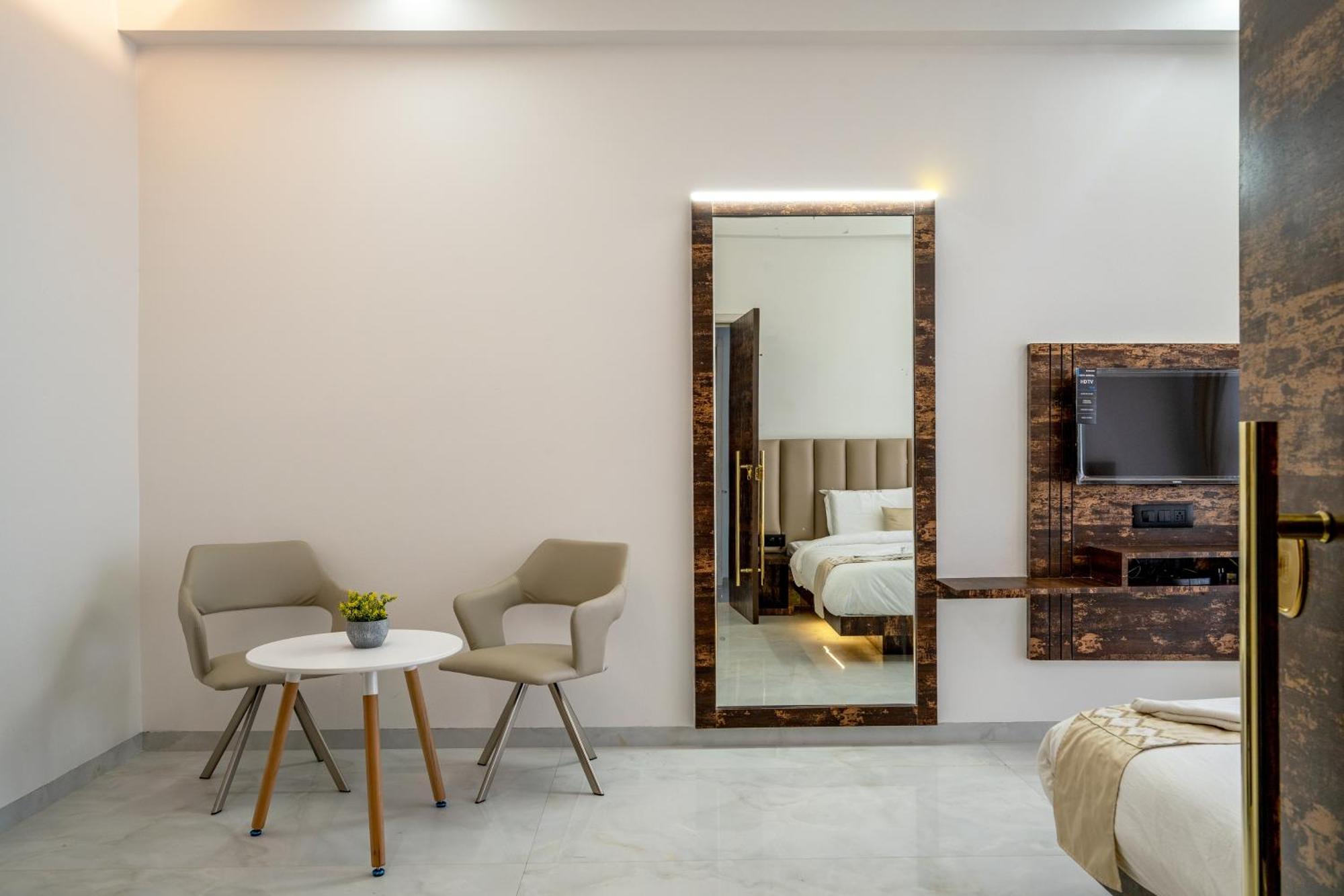Hotel Darshan Executive Tuljapur Екстер'єр фото