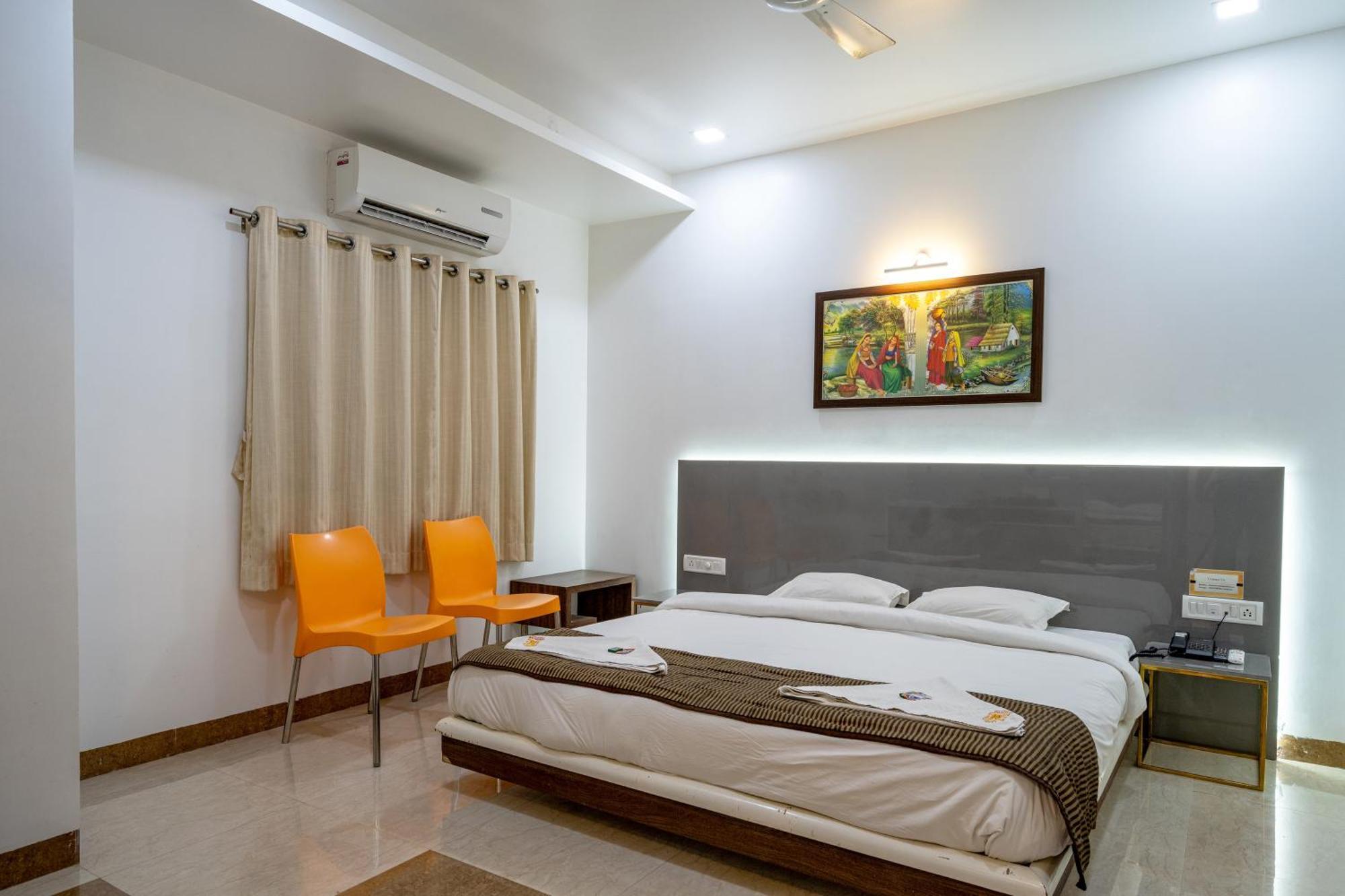 Hotel Darshan Executive Tuljapur Екстер'єр фото
