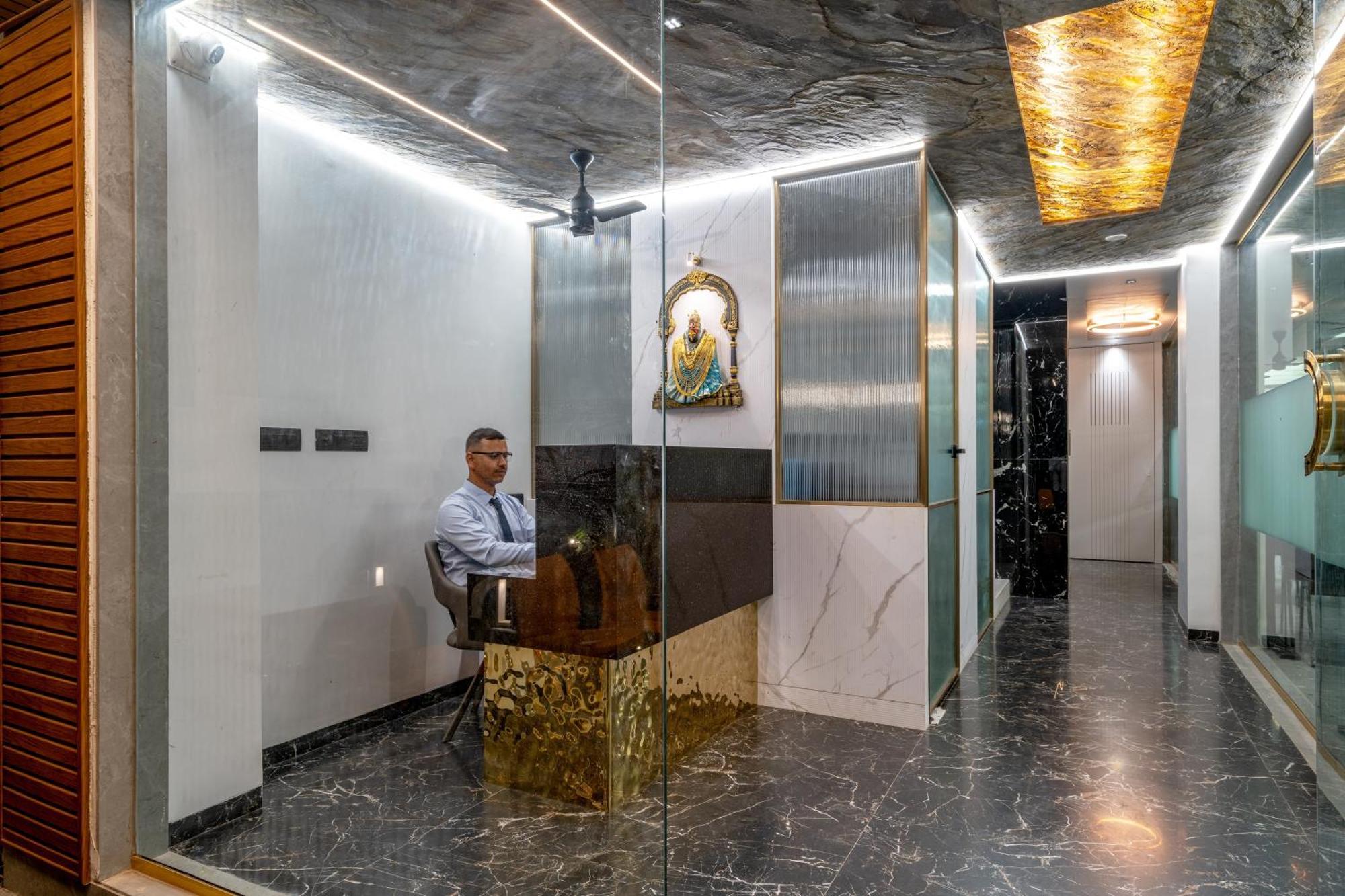 Hotel Darshan Executive Tuljapur Екстер'єр фото