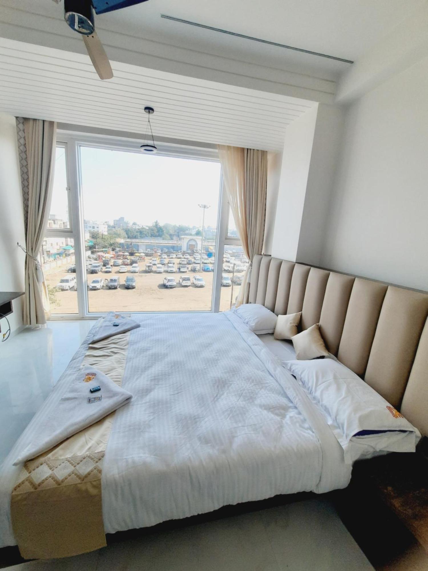 Hotel Darshan Executive Tuljapur Екстер'єр фото